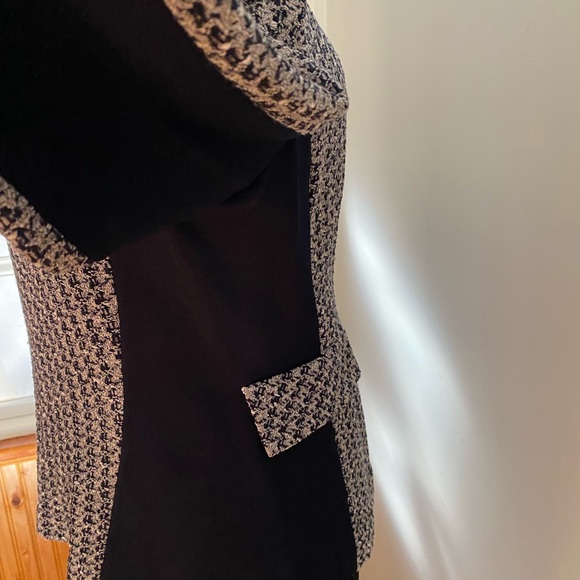 St. John Navy and White Patterned Blazer Like New! - Picture 6 of 14